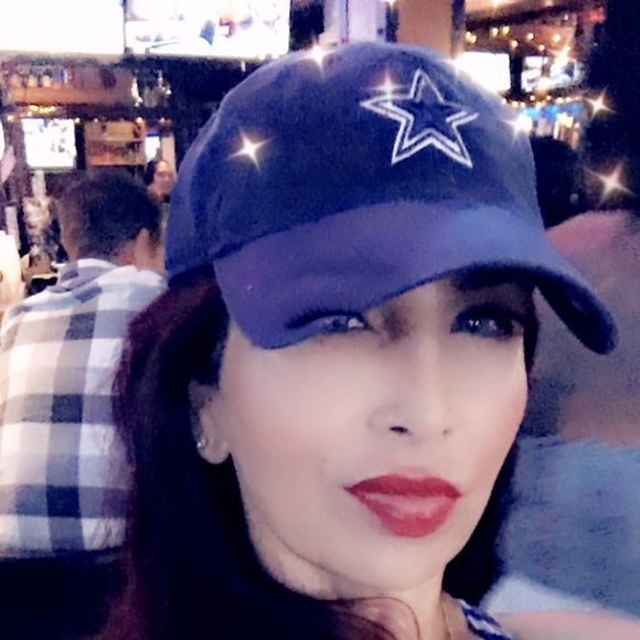 Meet your Posher, Nicole - Picture 2 of 2